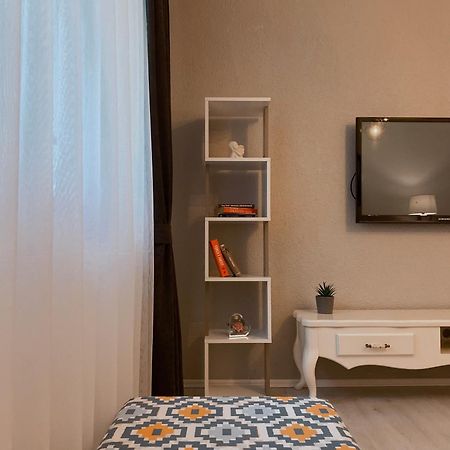 Hotspot Apartments - City Center Prishtine Bagian luar foto