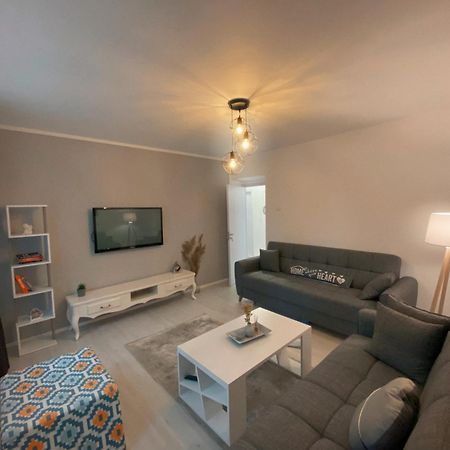 Hotspot Apartments - City Center Prishtine Bagian luar foto