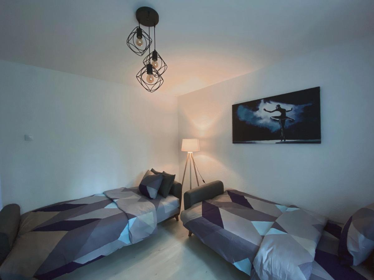Hotspot Apartments - City Center Prishtine Bagian luar foto