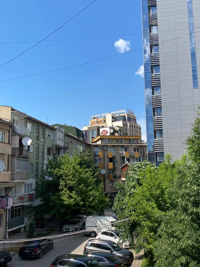 Hotspot Apartments - City Center Prishtine Bagian luar foto