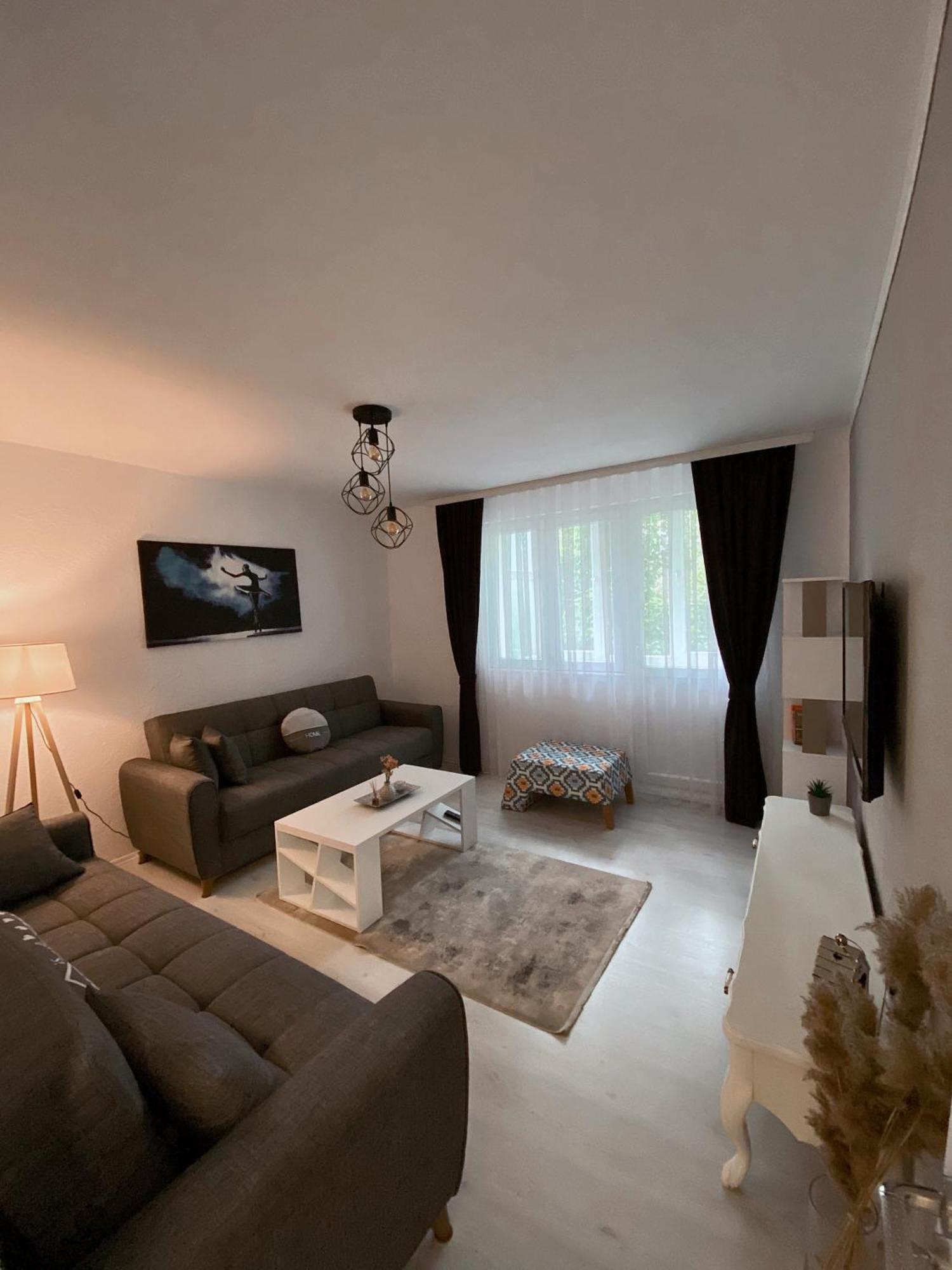 Hotspot Apartments - City Center Prishtine Bagian luar foto
