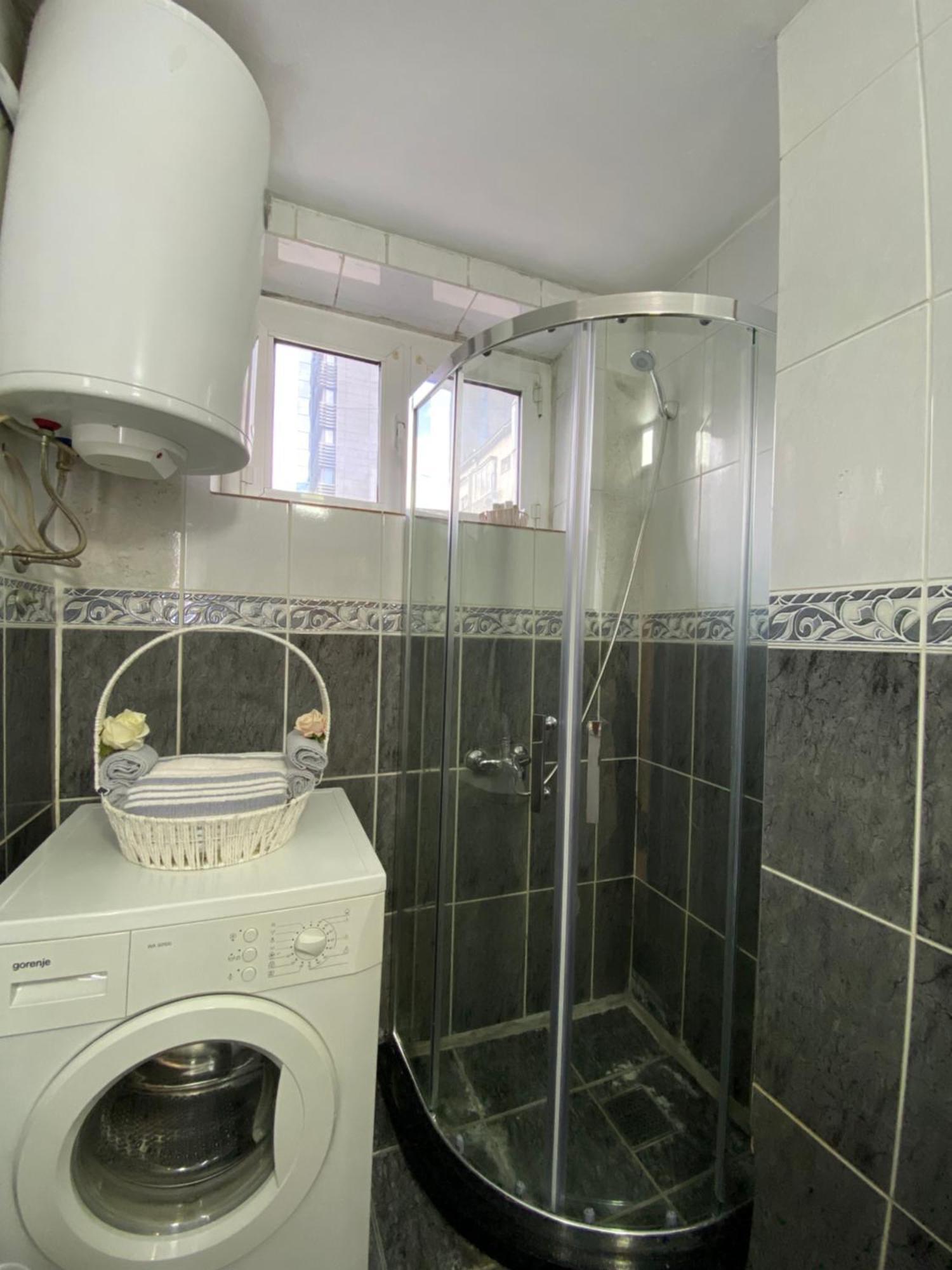 Hotspot Apartments - City Center Prishtine Bagian luar foto