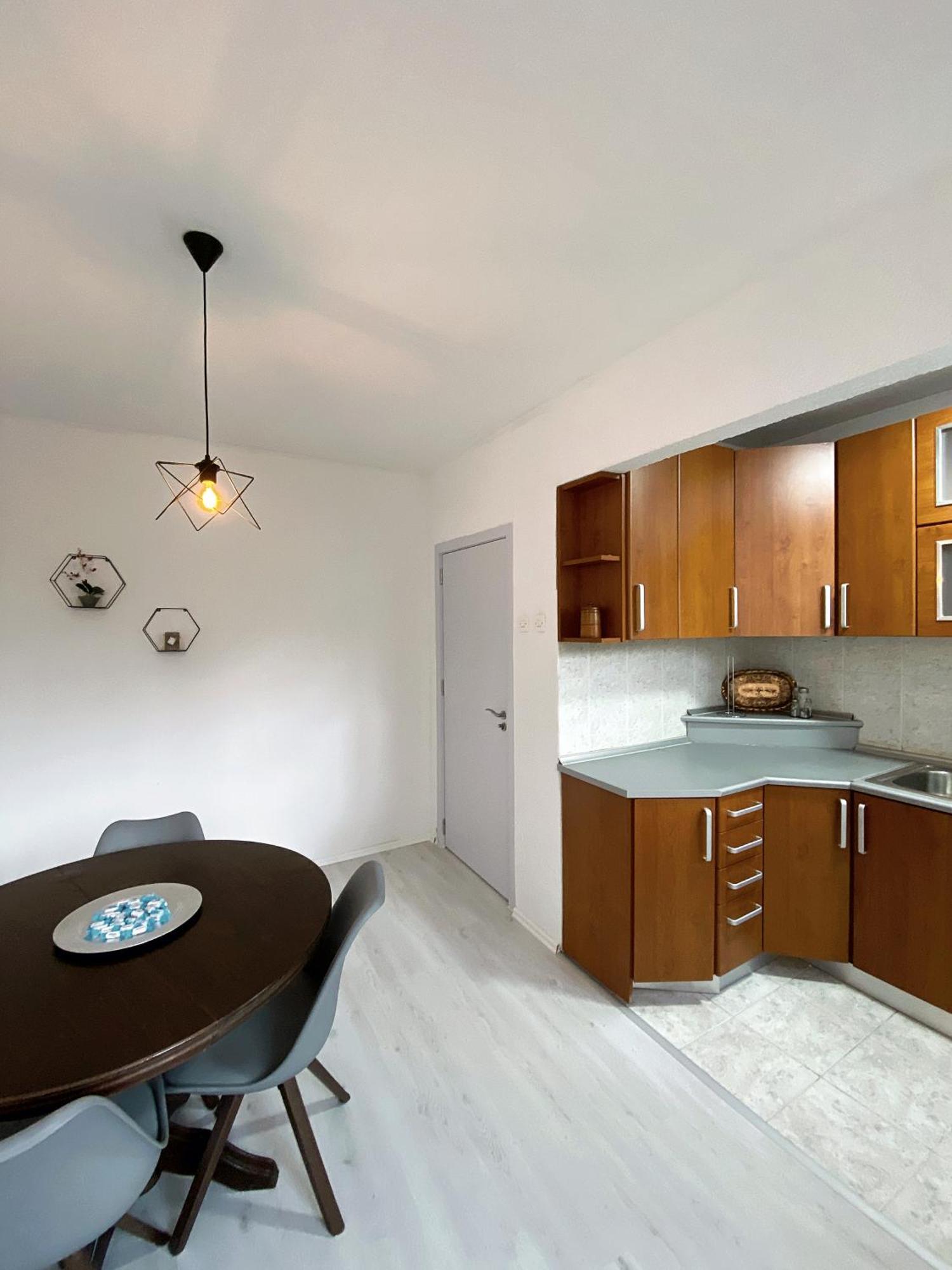 Hotspot Apartments - City Center Prishtine Bagian luar foto